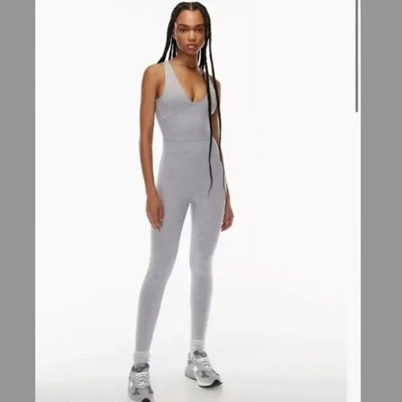 Aritzia The Group by Babaton Organic Soft Contour V-Neck Jumpsuit - Picture 5 of 10